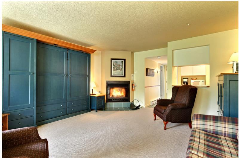 Condos Stoneham Room photo