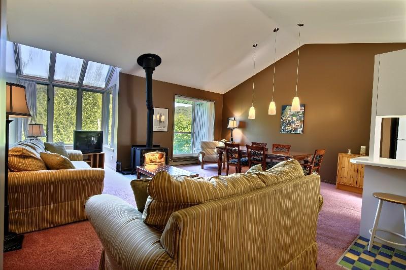 Condos Stoneham Room photo