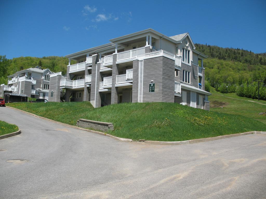 Condos Stoneham Room photo